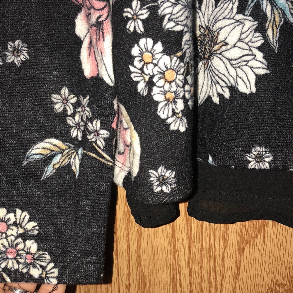 🌸Flower Printed open back sweater with blouse🌸 - Picture 5 of 5